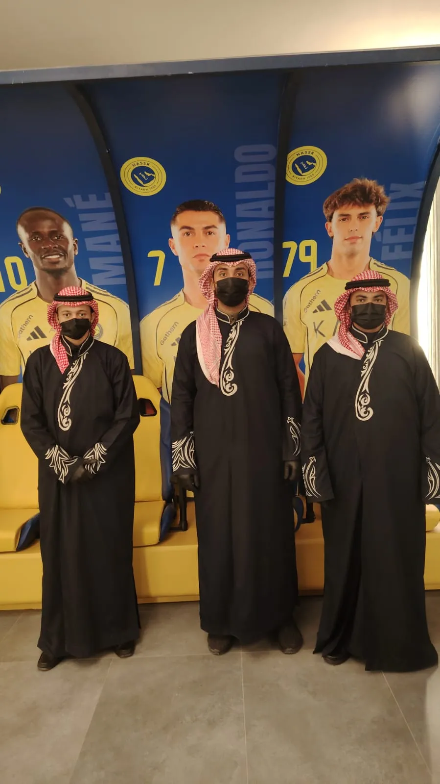 قهوجيين وصبابين مع توفير مستلزمات الضيافة