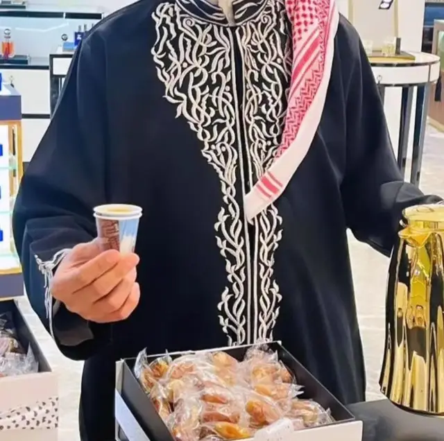 قهوجي صباب قهوة للعزاء