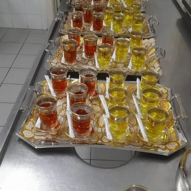 قهوجيين وصبابين عزاء