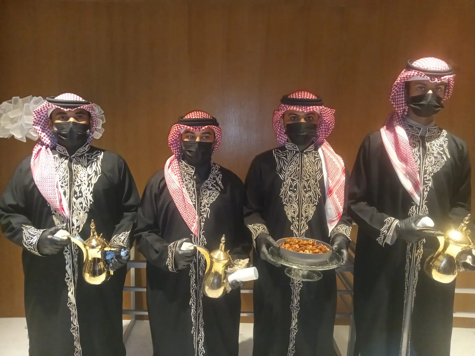 قهوجي وصبابين قهوة عزاء